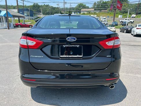 Used 2016 Ford Fusion SE FWD image 4
