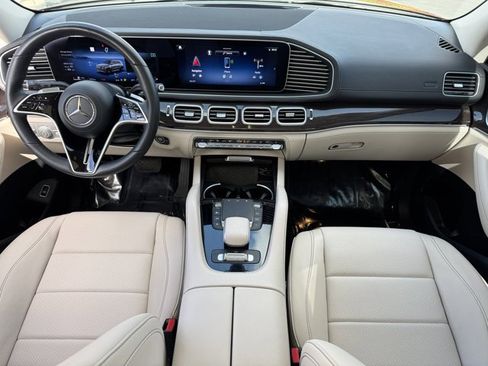 Used 2024 Mercedes-Benz GLS 450 4MATIC image 11