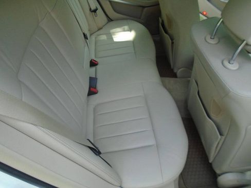 Used 2014 Mercedes-Benz E 350 Sedan image 23