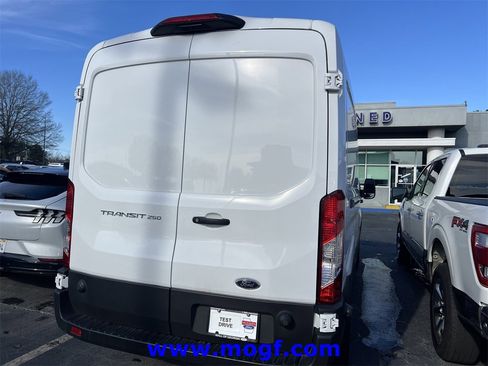 Used 2024 Ford Transit 250 Base image 3