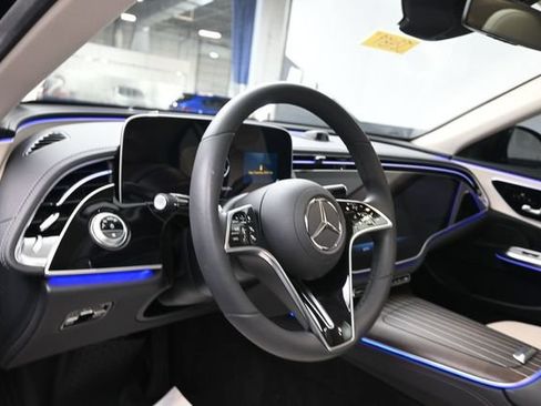 Used 2025 Mercedes-Benz E 350 4MATIC Sedan image 11