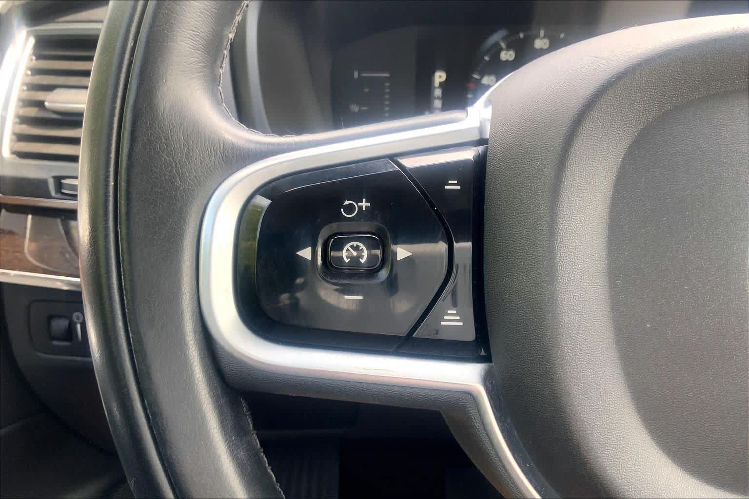 Used 2018 Volvo XC90 T5 Momentum w/ Convenience Package FWD image 23