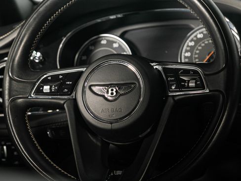 Used 2017 Bentley Bentayga image 43
