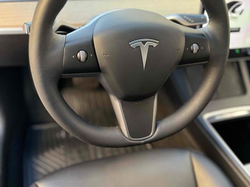 Used 2021 Tesla Model 3 Standard Range Plus image 30