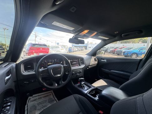 Used 2018 Dodge Charger R/T w/ Blacktop Package image 10