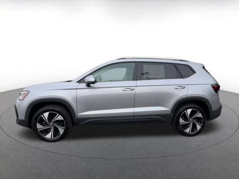Used 2026 Volkswagen Taos SE AWD/4WD image 7