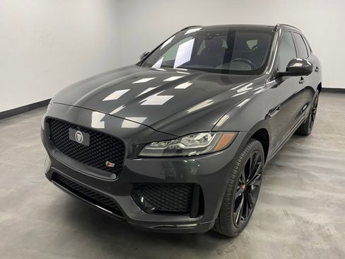 Used 2019 Jaguar F-PACE S image 2