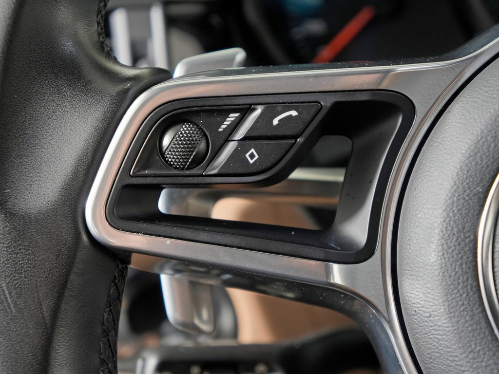 Certified 2021 Porsche Macan AWD/4WD image 28