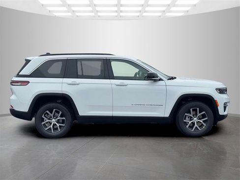New 2025 Jeep Grand Cherokee Limited image 8