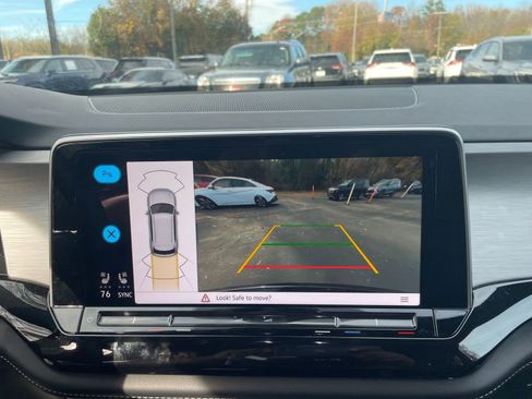 Used 2025 Volkswagen Atlas Cross Sport SE image 17