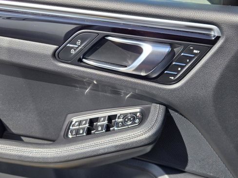 Used 2021 Porsche Macan AWD/4WD image 19