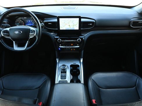 Used 2021 Ford Explorer Limited w/ Equipment Group 301A image 7