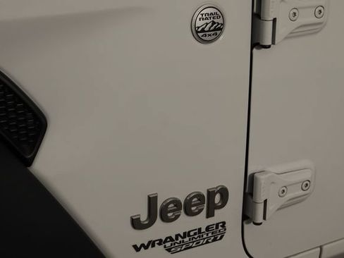 Used 2018 Jeep Wrangler Unlimited Sport S AWD/4WD image 33