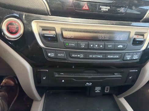 Used 2019 Honda Pilot Touring image 7