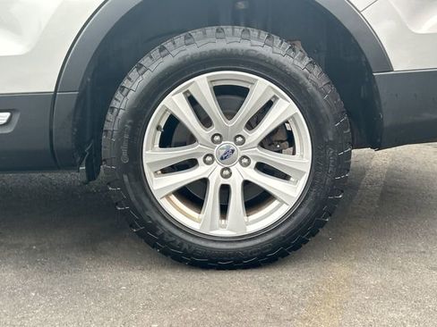 Used 2017 Ford Explorer XLT AWD/4WD image 26