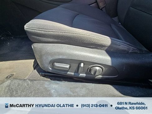 Used 2017 Chevrolet Malibu LT FWD image 17