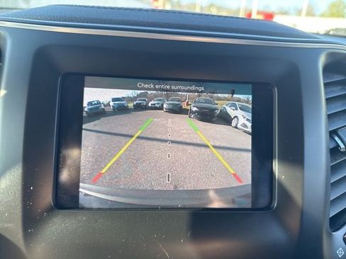Used 2019 Jeep Cherokee Latitude w/ Cold Weather Group AWD/4WD image 17