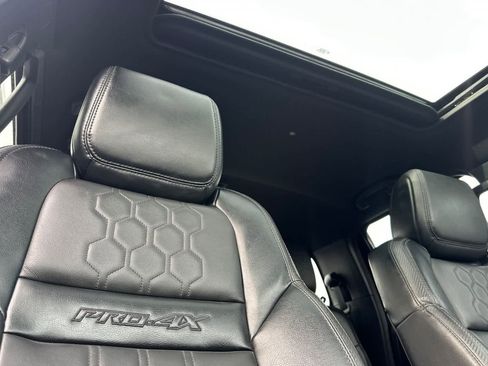 Used 2022 Nissan Frontier PRO-4X w/ Pro-4X Premium Package image 16