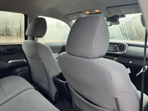 Certified 2018 Toyota Tacoma SR5 AWD/4WD image 17