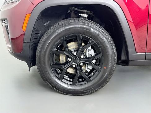 New 2026 Jeep Grand Cherokee Altitude AWD/4WD image 33