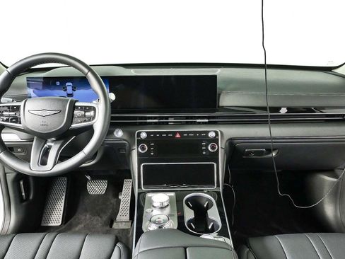 Used 2025 Genesis GV80 2.5T AWD/4WD image 18