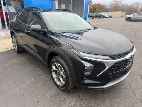 New 2026 Chevrolet Trax LT w/ Driver Confidence Package FWD image 5