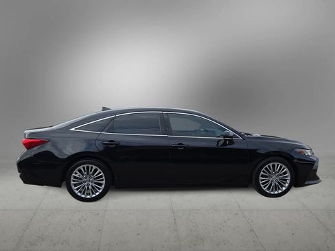 Used 2019 Toyota Avalon Limited FWD image 9