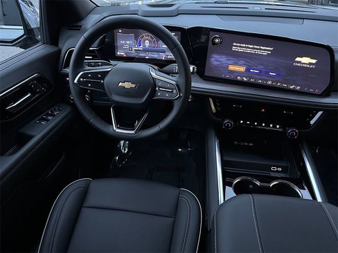 New 2026 Chevrolet Suburban Premier image 18