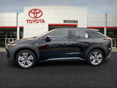 Used 2024 Subaru Solterra Touring image 2