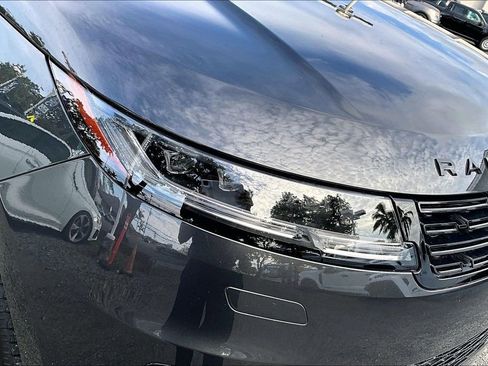 Used 2025 Land Rover Range Rover Sport Dynamic SE image 32