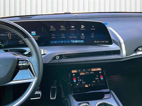 Used 2026 Cadillac Vistiq Sport image 3