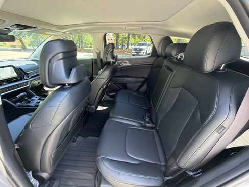 Used 2025 Kia Sportage EX w/ Premium Package FWD image 24