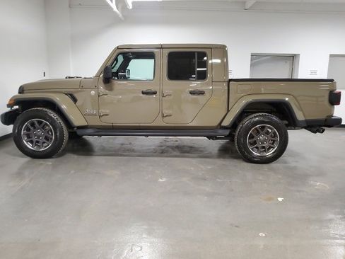 Used 2020 Jeep Gladiator Overland w/ Popular Equipment Package image 5