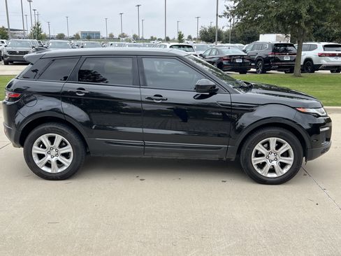 Used 2016 Land Rover Range Rover Evoque SE Premium image 11