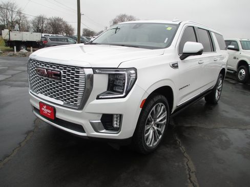 Used 2021 GMC Yukon XL Denali w/ Denali Premium Package image 10