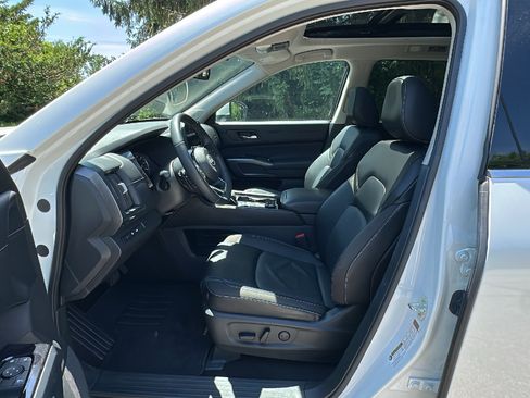 Certified 2024 Nissan Pathfinder SL w/ SL Premium Package AWD/4WD image 12