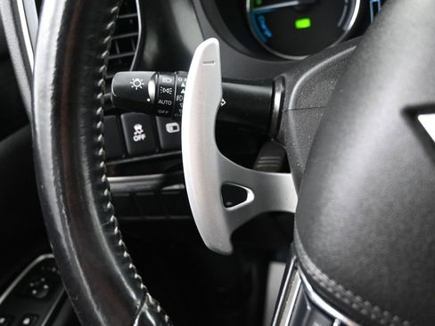 Used 2018 Mitsubishi Outlander SEL image 18