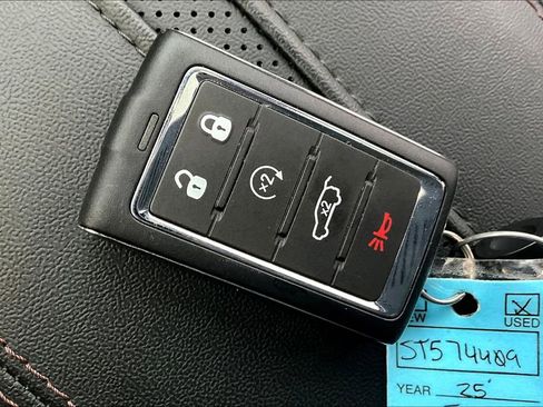 Used 2025 Jeep Wagoneer S Limited image 12