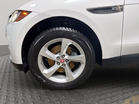 Used 2017 Jaguar F-PACE Premium image 24