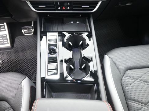 Used 2025 Volkswagen Atlas Peak Edition SE image 13