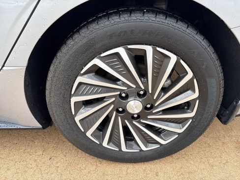 Used 2023 Hyundai Sonata Limited w/ Cargo Package FWD image 11