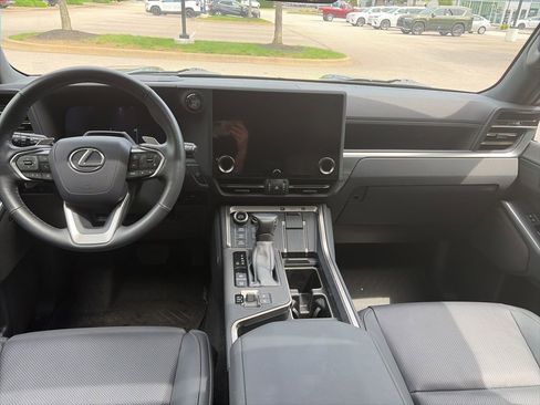 Used 2024 Lexus GX 550 AWD/4WD image 7