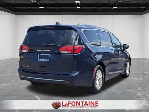 Used 2018 Chrysler Pacifica Touring-L Plus FWD image 5
