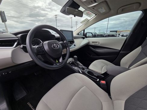 Used 2022 Toyota Corolla LE image 9