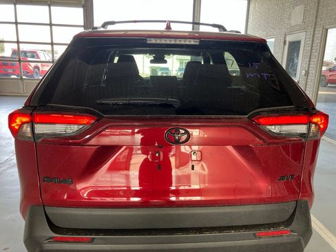Used 2025 Toyota RAV4 XLE w/ Convenience Package FWD image 5