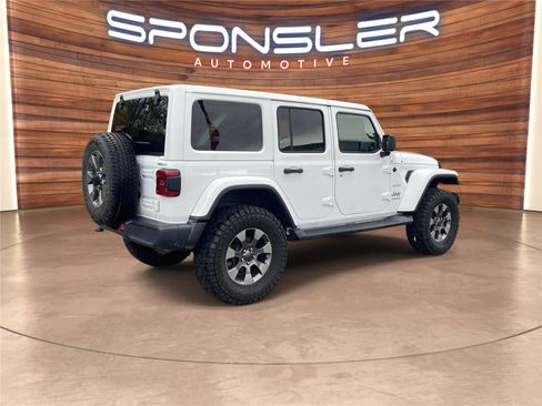 Used 2019 Jeep Wrangler Unlimited Sahara image 9