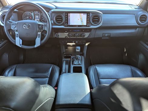 Used 2022 Toyota Tacoma Limited image 17