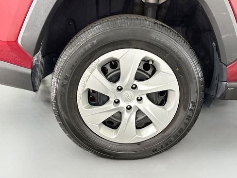 Used 2020 Toyota RAV4 LE image 32