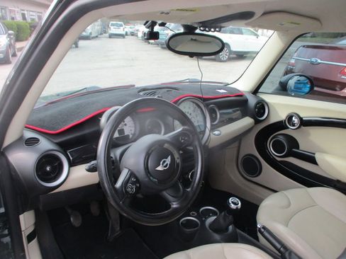Used 2011 MINI Cooper Hardtop image 11