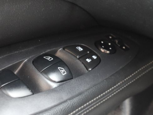 Used 2020 Nissan Pathfinder Platinum FWD image 21
